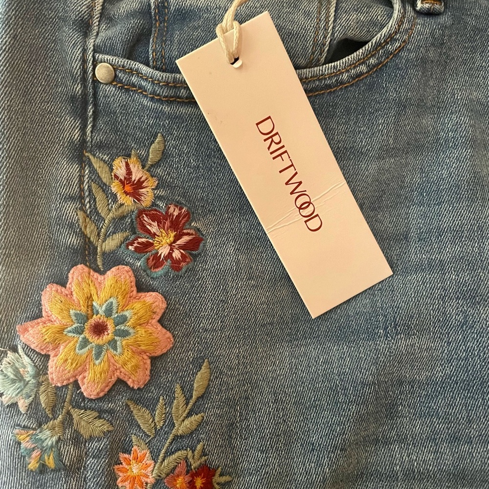 NWT Kelly Floral Embroidery Bootcut Jeans - Picture 2 of 6